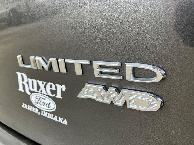 Used 2023 Chrysler Pacifica Limited AWD/4WD image 11