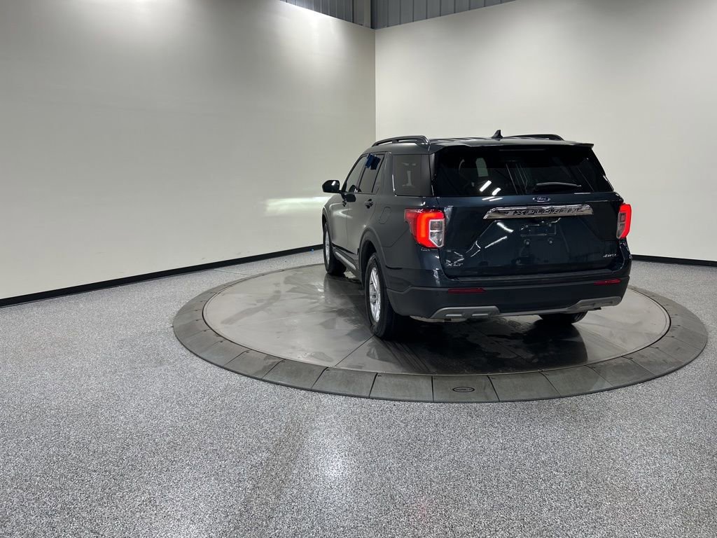Certified 2022 Ford Explorer XLT w/ Equipment Group 202A image 3
