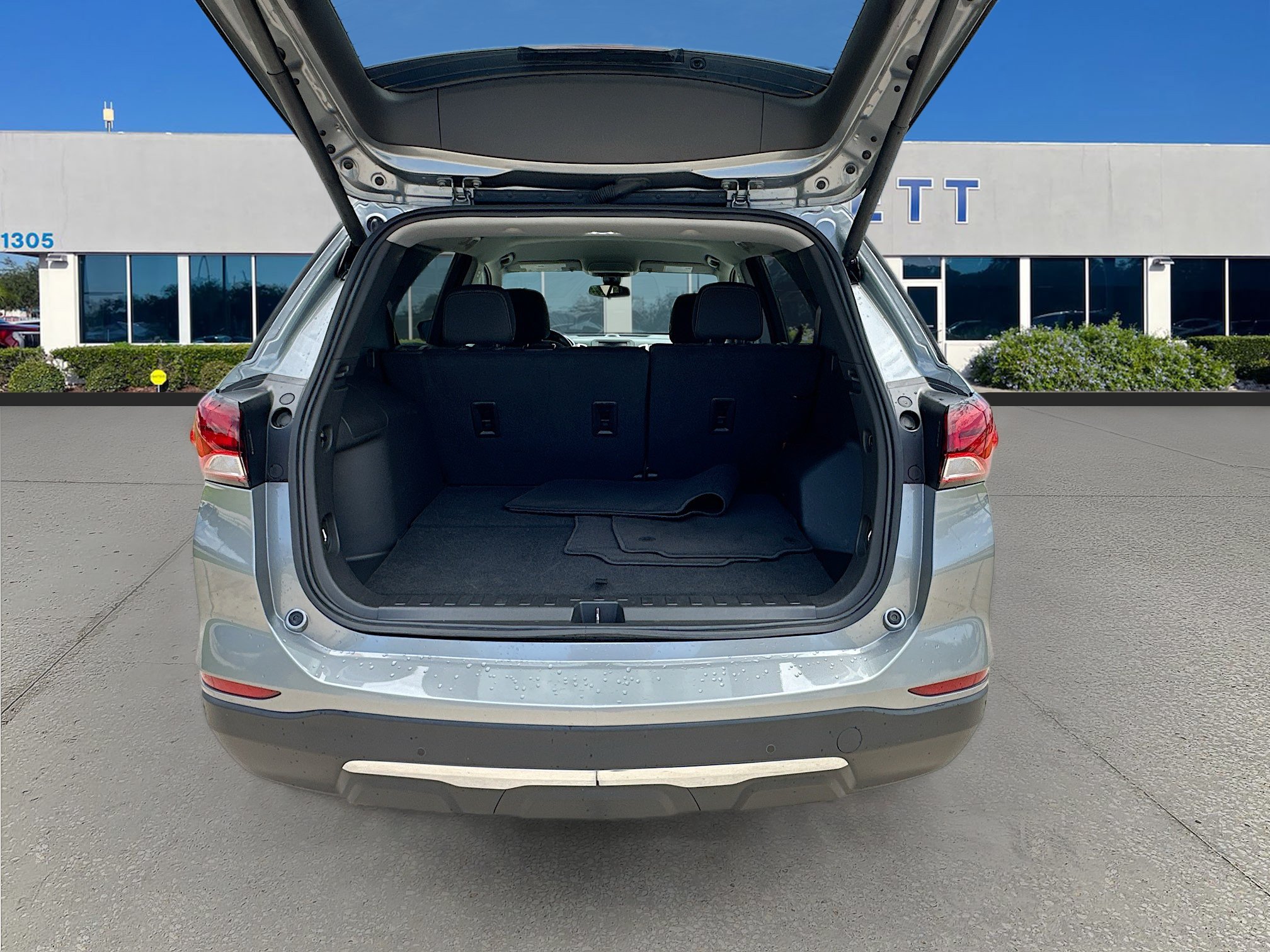 Used 2024 Chevrolet Equinox LT FWD image 24