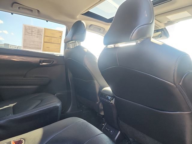 Used 2021 Toyota Highlander Limited AWD/4WD image 29