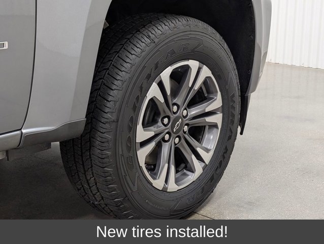 Used 2022 Chevrolet Colorado Z71 AWD/4WD image 2