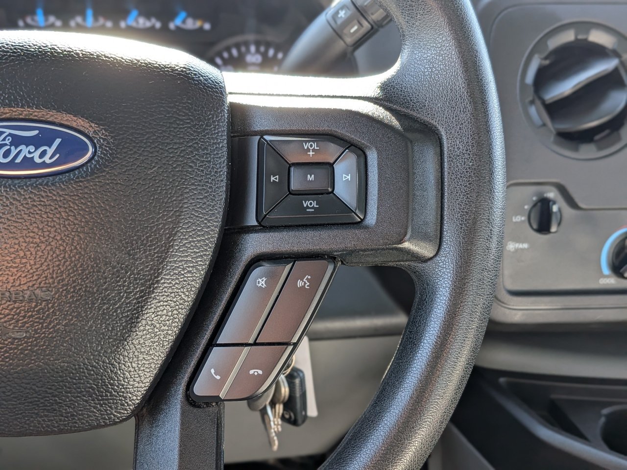 Certified 2022 Ford E-450 and Econoline 450 Super Duty w/ Power Windows & Locks Group RWD image 28