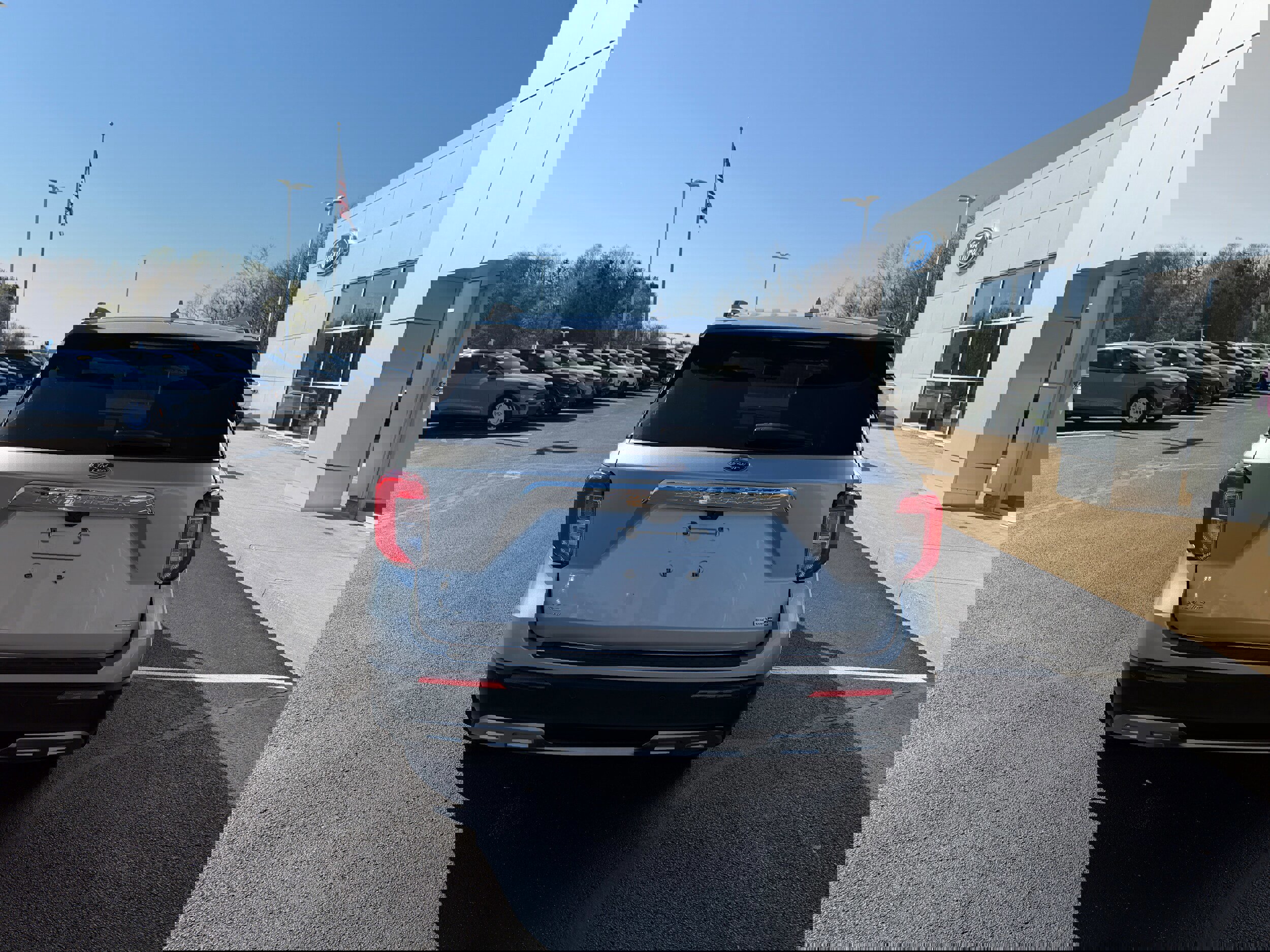 Certified 2020 Ford Explorer XLT w/ Equipment Group 202A image 4