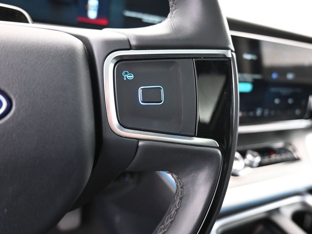 Certified 2025 Ford Expedition Max Platinum image 7