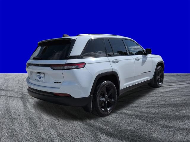 Used 2023 Jeep Grand Cherokee Limited w/ Black Appearance Package AWD/4WD image 4