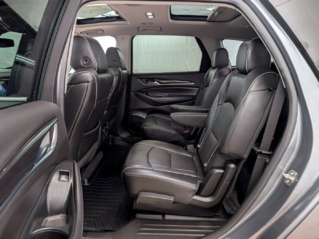 Used 2021 Buick Enclave Avenir w/ Avenir Technology Package AWD/4WD image 17