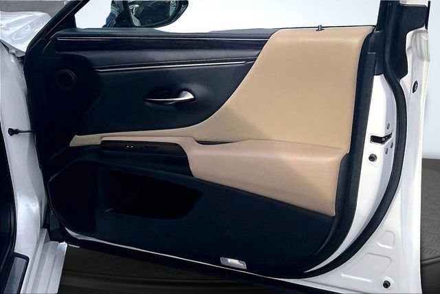 Used 2019 Lexus ES 300h w/ Accessory Package 2 image 23