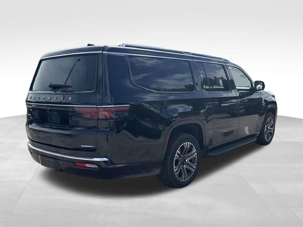 Used 2024 Jeep Wagoneer L Series II RWD image 11