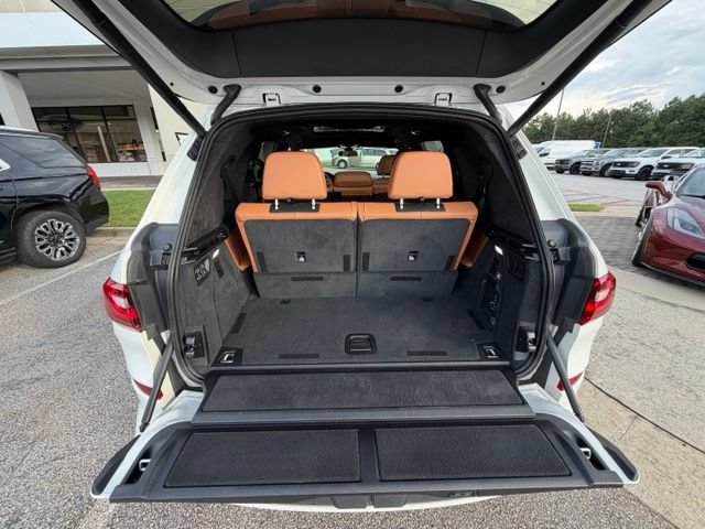 Used 2021 BMW X7 xDrive40i w/ M Sport Package AWD/4WD image 21