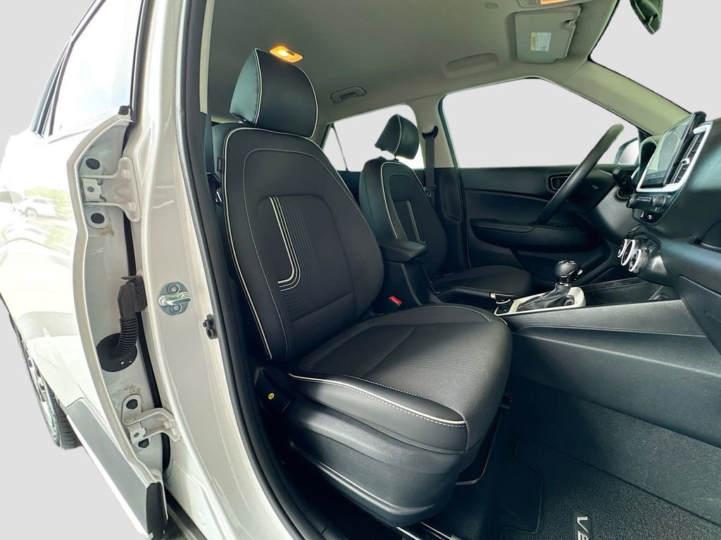 Used 2024 Hyundai Venue Limited FWD image 28