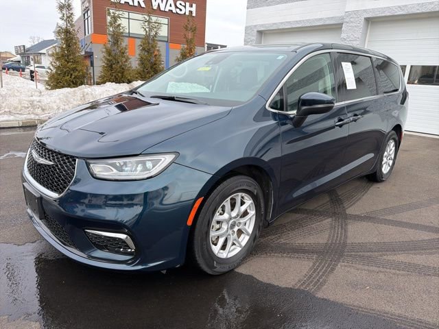 Used 2023 Chrysler Pacifica Touring-L image 9