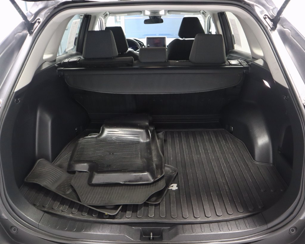 Used 2023 Toyota RAV4 LE AWD/4WD image 13