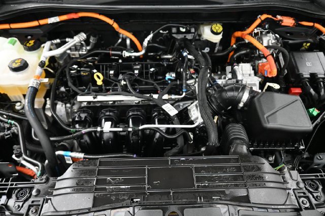 Certified 2026 Ford Escape SE w/ PHEV Premium Package FWD image 34