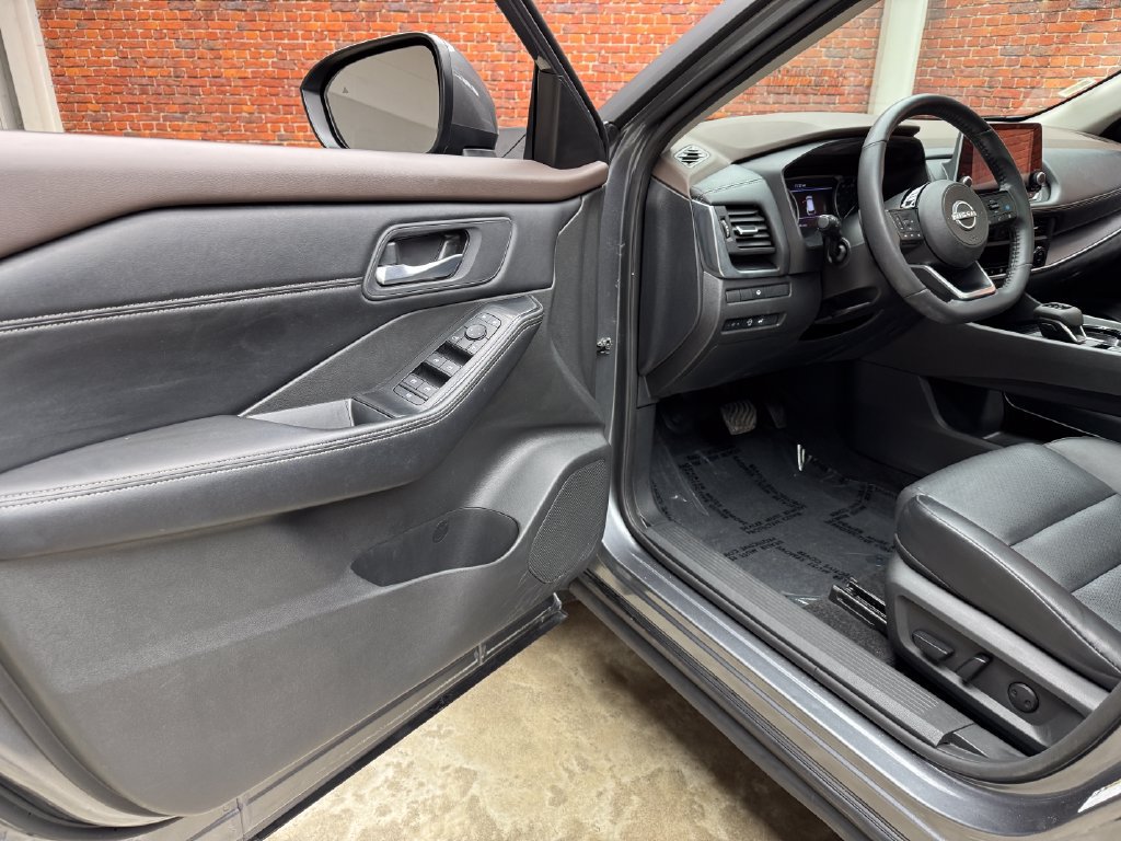 Used 2023 Nissan Rogue SV w/ SV Premium B Package AWD/4WD image 10