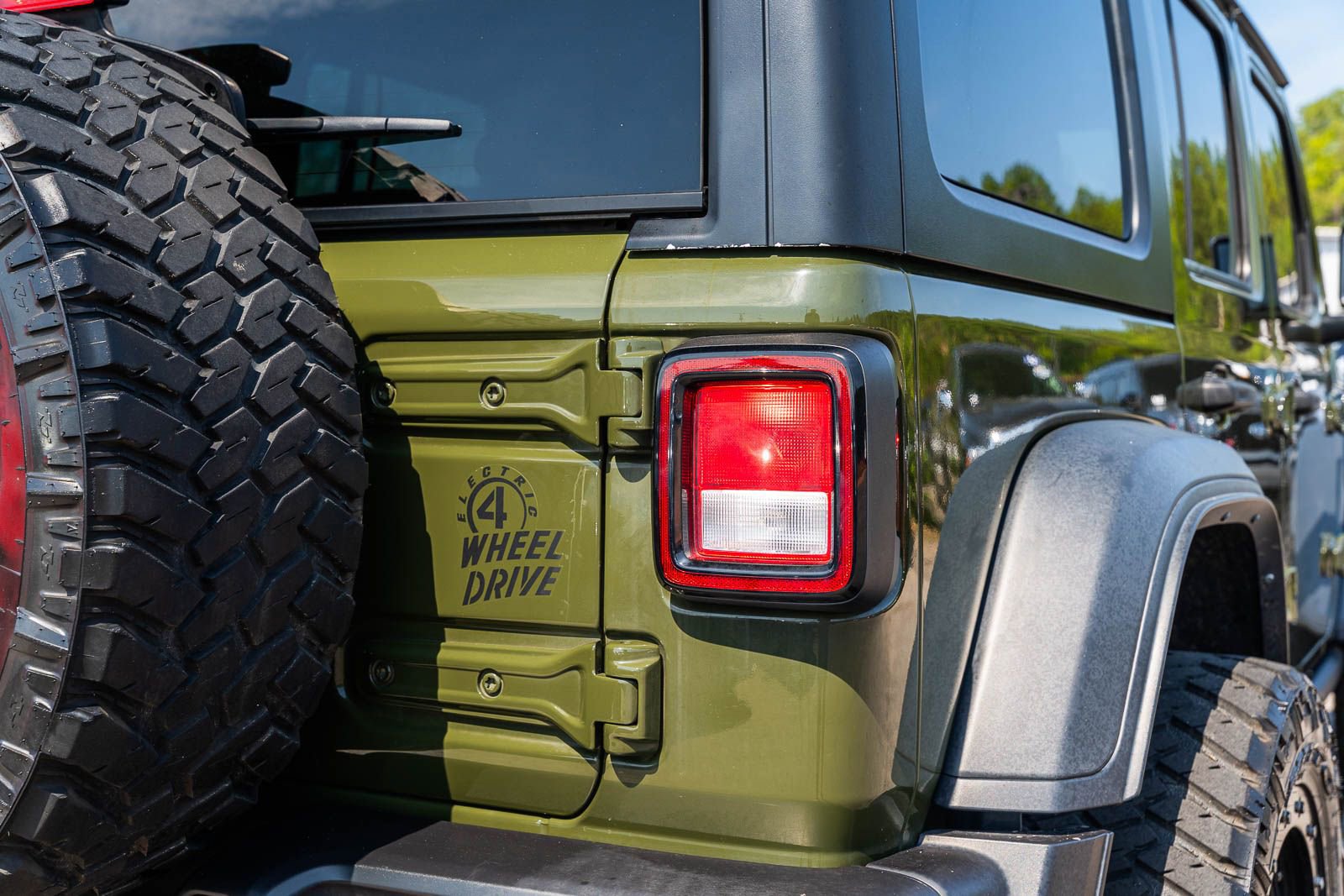 Used 2023 Jeep Wrangler Unlimited w/ Cold Weather Group AWD/4WD image 15