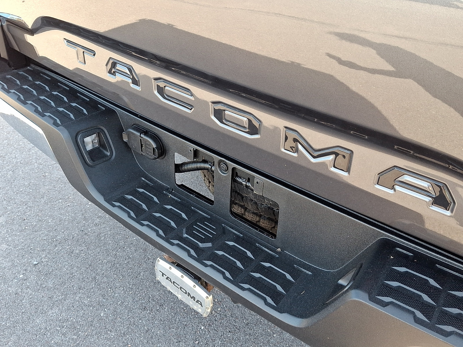 Used 2018 Toyota Tacoma TRD Off-Road AWD/4WD image 31