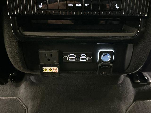 Used 2024 Jeep Wagoneer Series II w/ Flexible Seating Group image 31