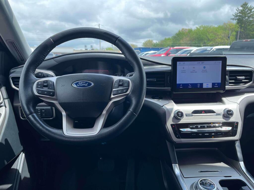 Certified 2023 Ford Explorer XLT AWD/4WD image 2