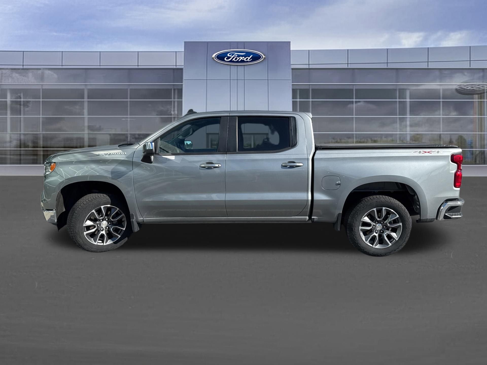 Used 2023 Chevrolet Silverado 1500 LT AWD/4WD image 8