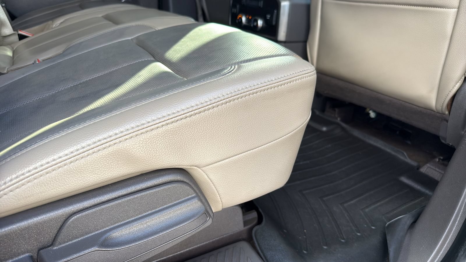 Certified 2018 Ford Expedition XLT w/ Equipment Group 202A RWD image 26