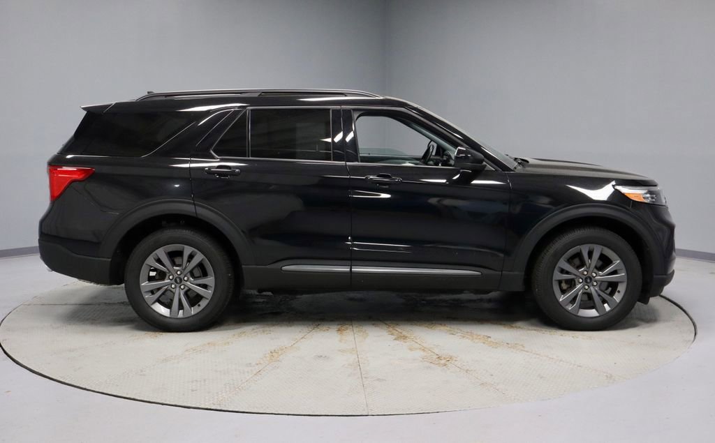 Certified 2023 Ford Explorer XLT w/ Equipment Group 202A AWD/4WD image 6