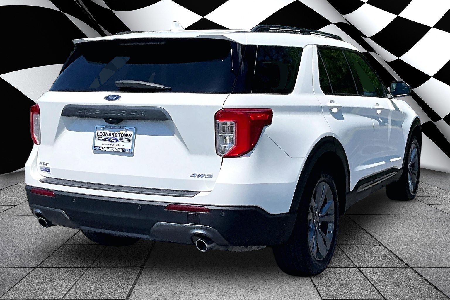 Certified 2022 Ford Explorer XLT w/ Equipment Group 202A AWD/4WD image 2