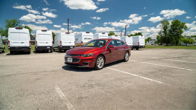 Used 2017 Chevrolet Malibu LT FWD image 2