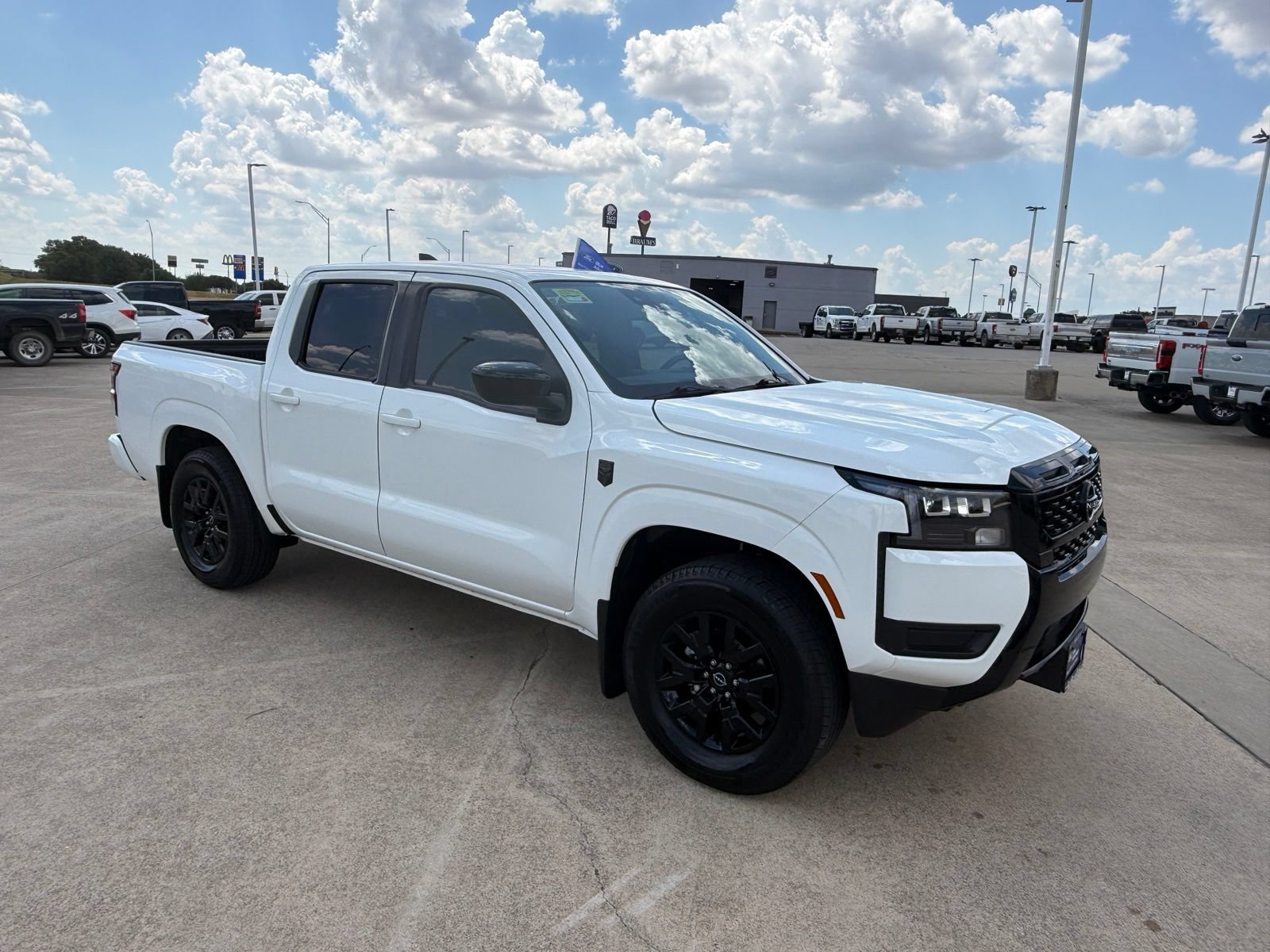 Used 2026 Nissan Frontier SV w/ Tow Package RWD image 3