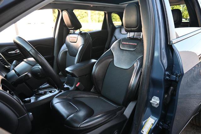 Used 2019 Jeep Cherokee Trailhawk w/ Comfort/Convenience Group AWD/4WD image 20