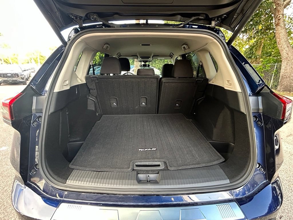 Used 2025 Nissan Rogue SV FWD image 29