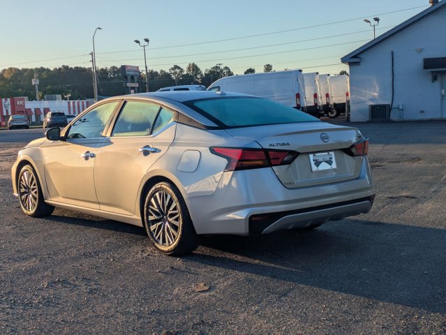 Used 2024 Nissan Altima 2.5 SV image 5