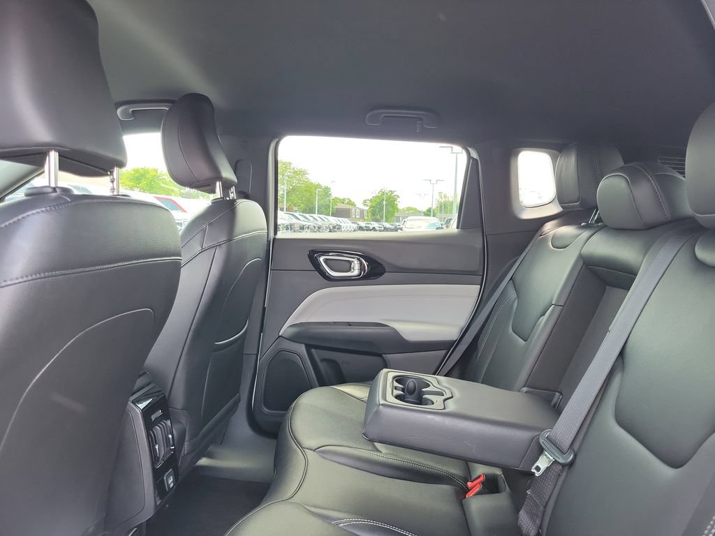 Used 2025 Jeep Compass Limited AWD/4WD image 14