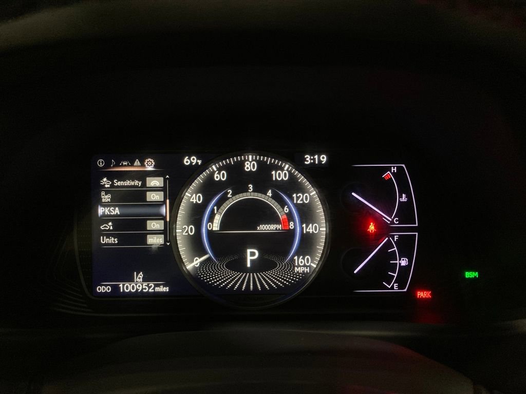 Used 2019 Lexus UX 200 image 26