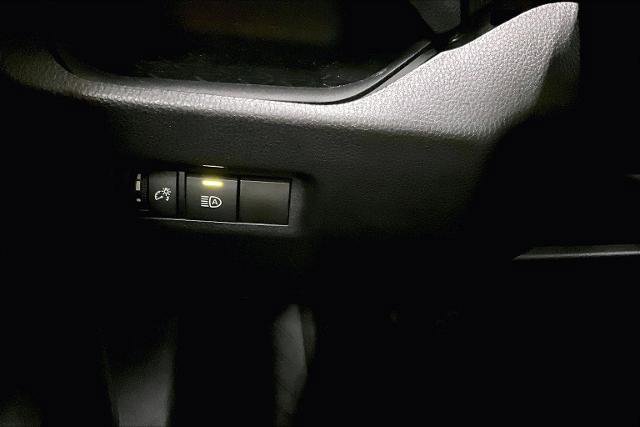 Used 2020 Toyota RAV4 XLE image 31