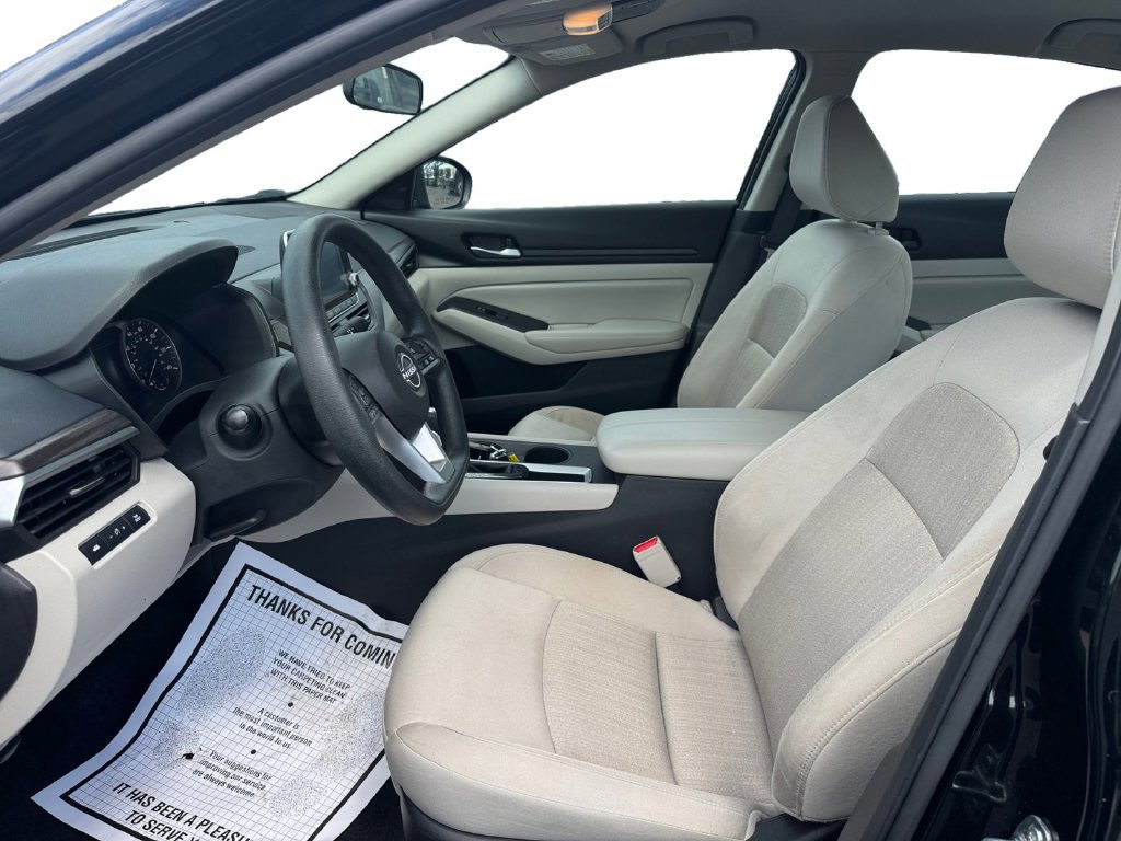 Used 2025 Nissan Altima 2.5 SV FWD image 13