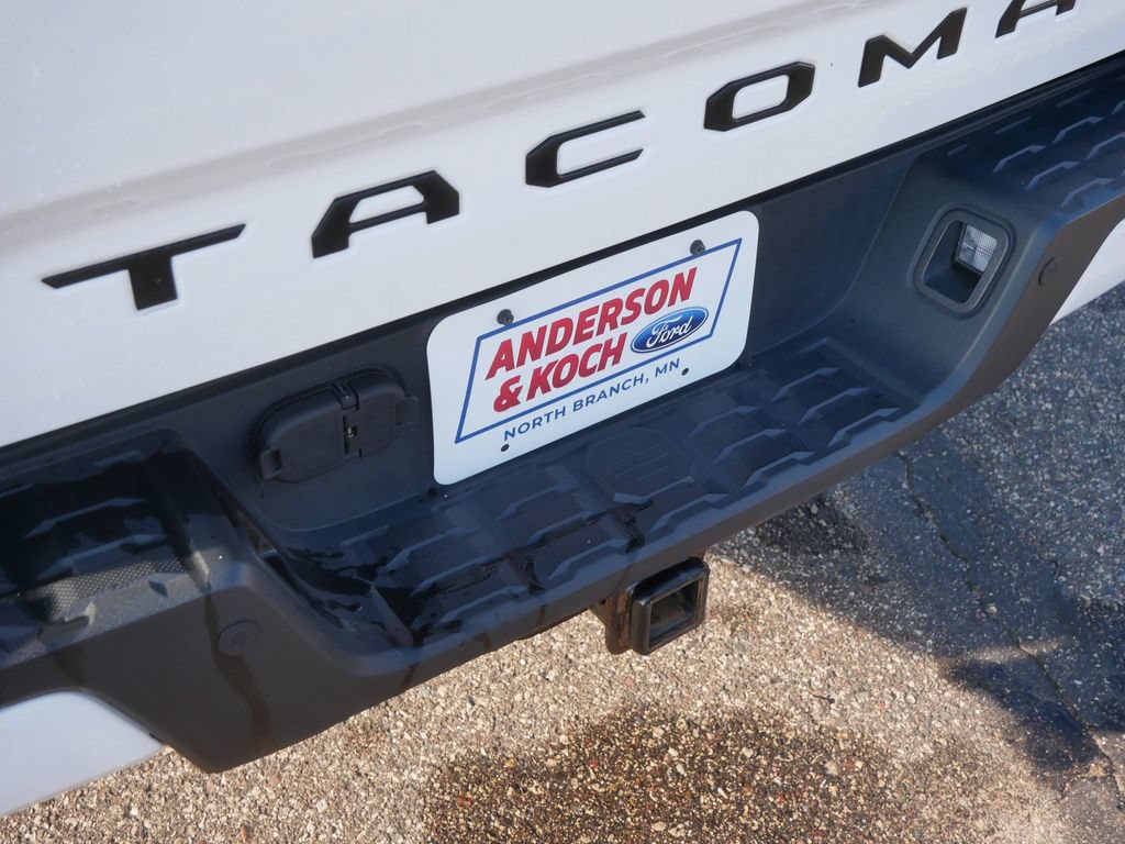 Used 2019 Toyota Tacoma Limited AWD/4WD image 10