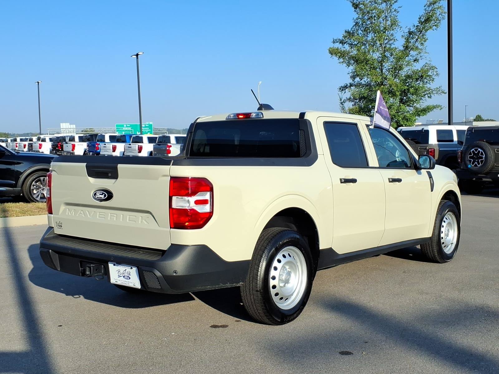 Certified 2025 Ford Maverick XL FWD image 3
