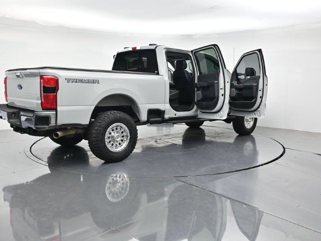 Certified 2025 Ford F250 Lariat w/ Lariat Ultimate Package AWD/4WD image 48