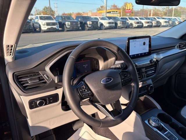 Certified 2023 Ford Escape Active AWD/4WD image 2