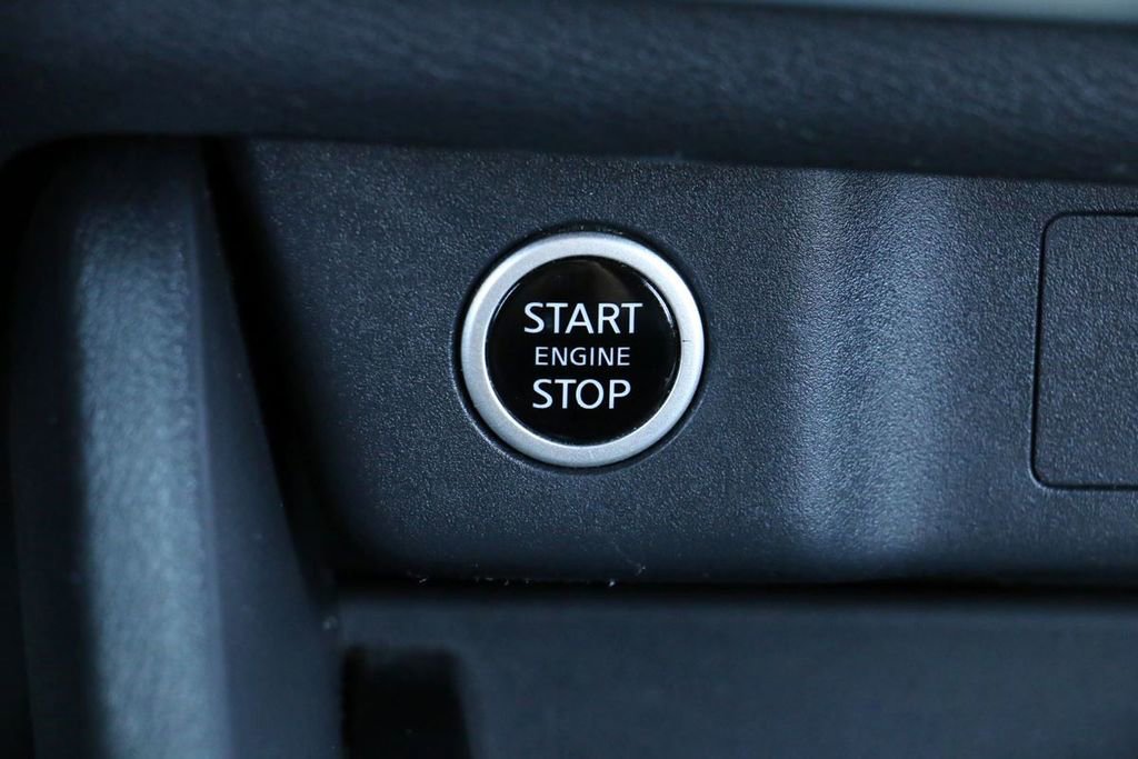 Used 2023 Nissan Rogue SV image 12