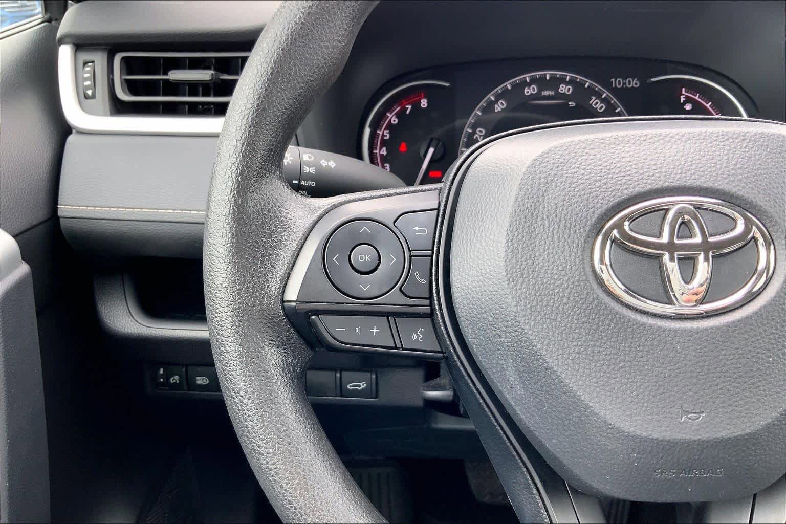 Used 2025 Toyota RAV4 XLE w/ Convenience Package FWD image 24
