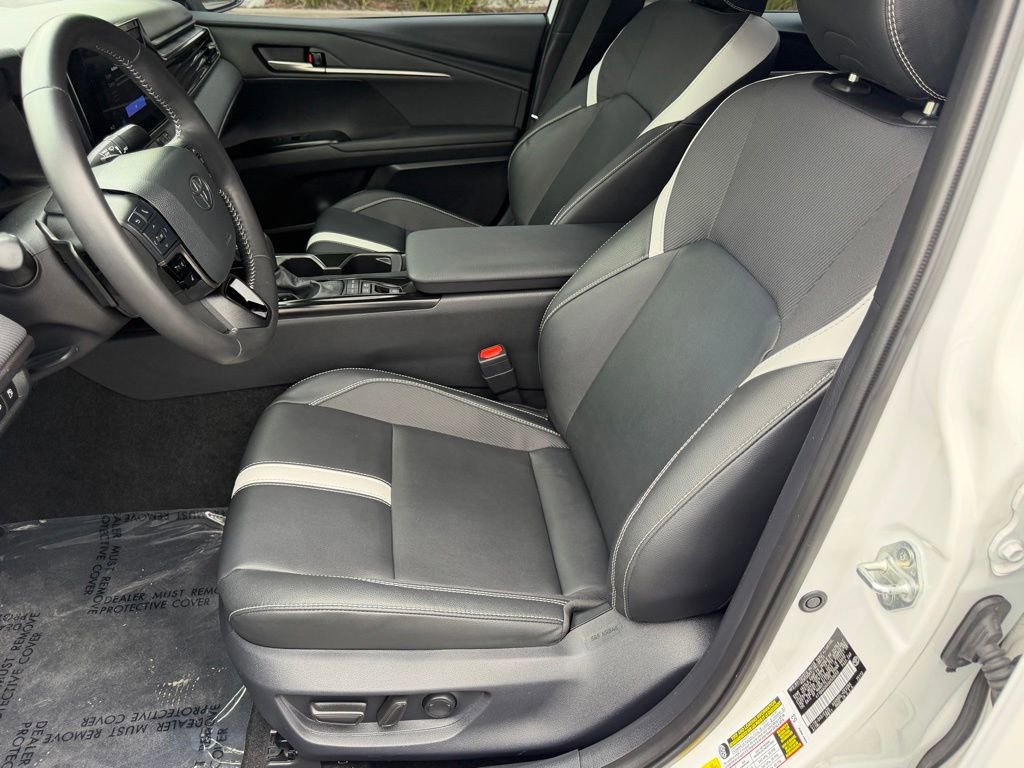 Used 2025 Toyota Camry SE w/ Convenience Package FWD image 20