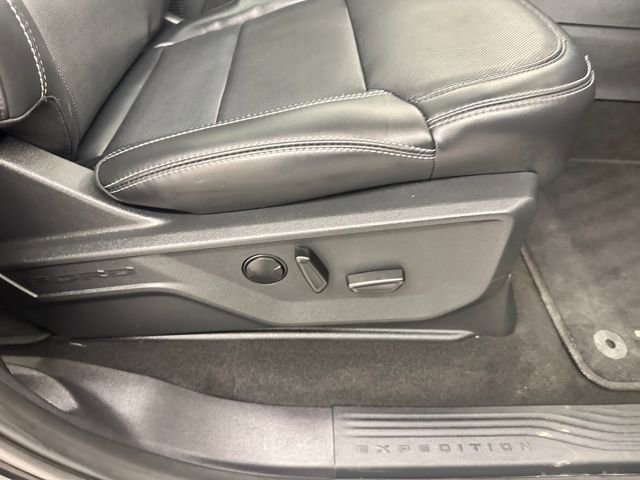 Certified 2025 Ford Expedition Platinum image 11