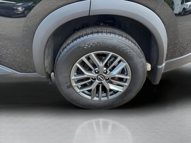 Used 2025 Nissan Rogue S AWD/4WD image 18