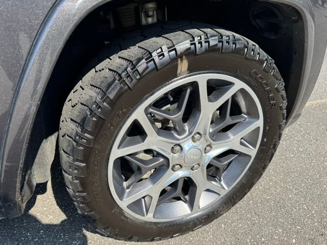 Used 2020 Jeep Grand Cherokee Overland AWD/4WD image 14