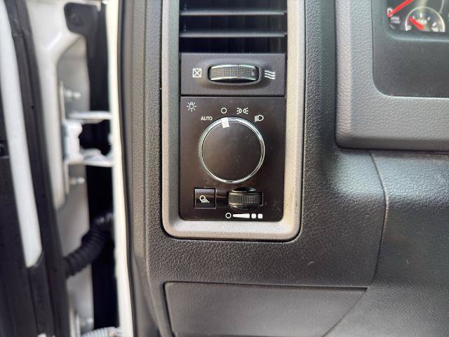 Used 2018 RAM 3500 Tradesman w/ Chrome Appearance Group AWD/4WD image 11