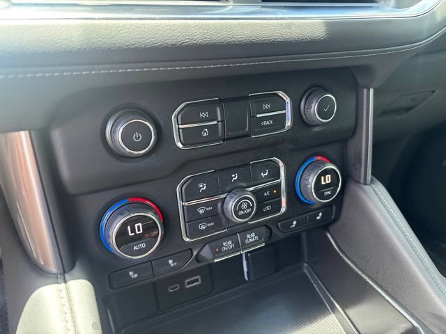 Used 2022 Chevrolet Suburban LT w/ Luxury Package RWD image 20