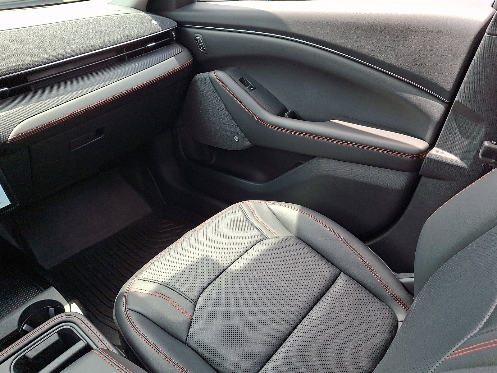 Certified 2025 Ford Mustang Mach-E Premium w/ Sport Appearance Package AWD/4WD image 16