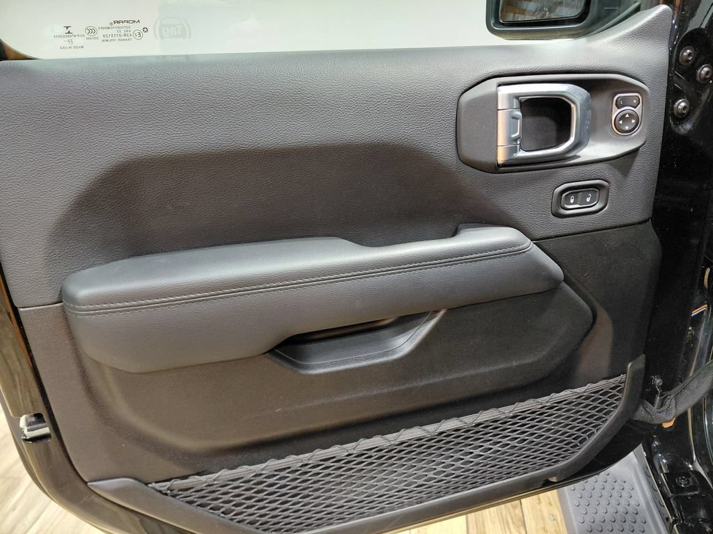 Used 2023 Jeep Wrangler Unlimited Sahara AWD/4WD image 45