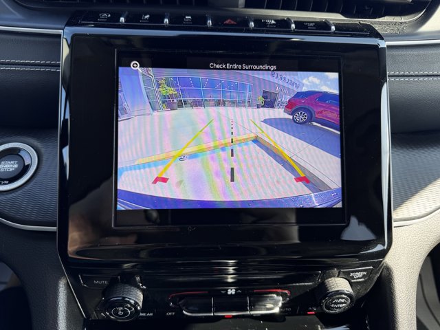 Used 2023 Jeep Grand Cherokee Laredo image 20